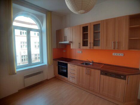 Pronájem bytu 3+1, 98 m2 v centru Tábora